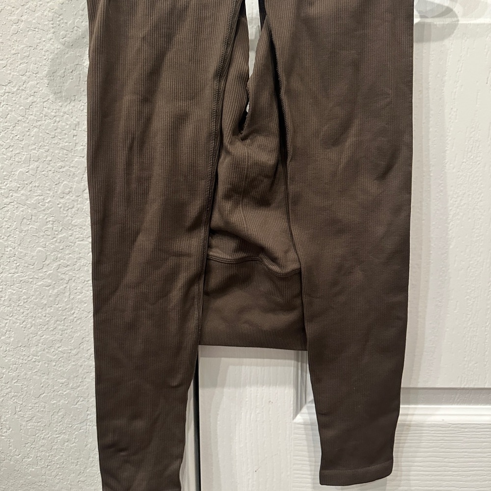 ALO Yoga Chocolate Ribbed Leggings